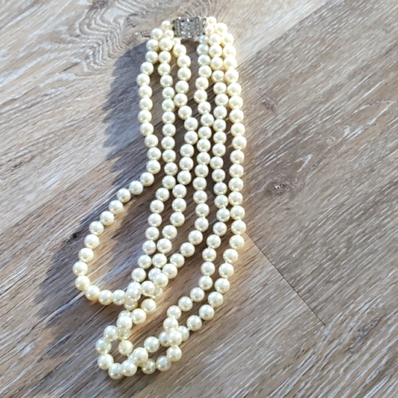 Faux Pearl Layered Necklace ❤️ - Picture 1 of 3